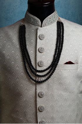 Dark coloured Multilayered Chain