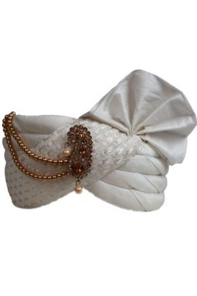 Pure White Textured Turban With Golden Mothi Chains