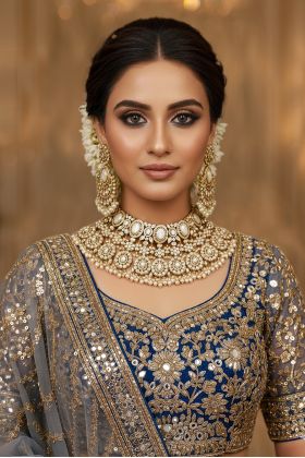 Exquisite Diamond Look Choker Set With Pearls.