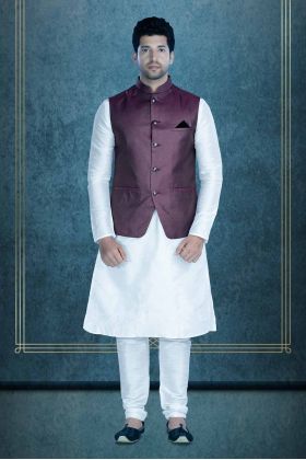 White Kurta Pyjama in Blended Fabric